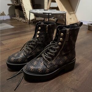 Guess boots